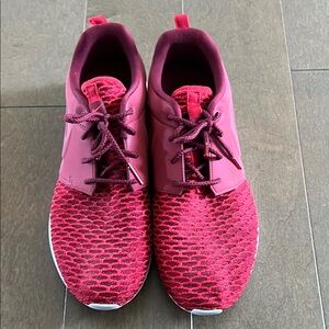 Nike Men's Burgundy Athletic Shoes